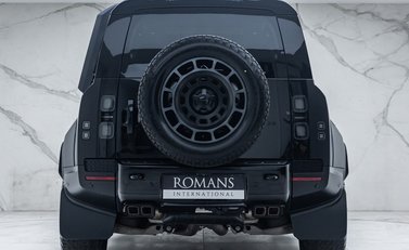 Land Rover Defender 110 OCTA Black 8