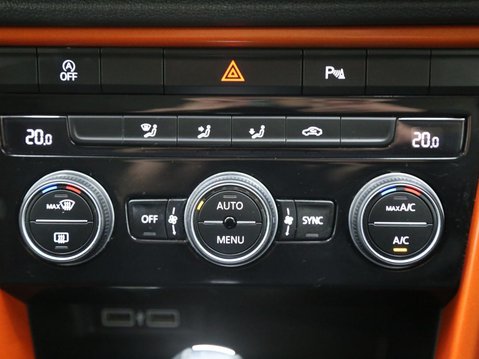 Volkswagen T-Roc 1.5 TSI EVO Design DSG Euro 6 (s/s) 5dr 17