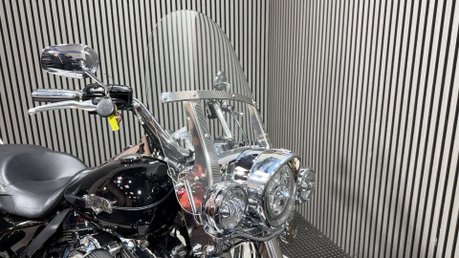 Harley-Davidson Touring 1690 FLHRC ROADKING CLASSIC 2012, MANY EXTRAS, LONG MOT 36