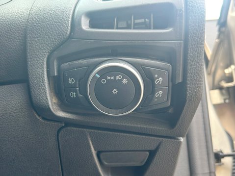 Ford Focus TITANIUM X 15