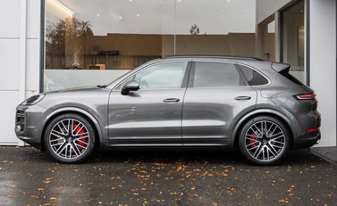 Porsche Cayenne TURBO E-HYBRID 3