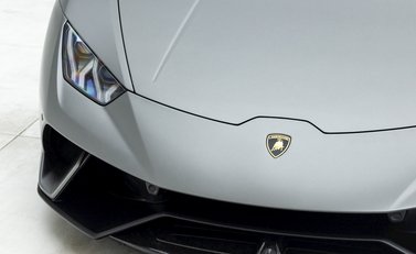 Lamborghini Huracan LP640-4 Performante 18