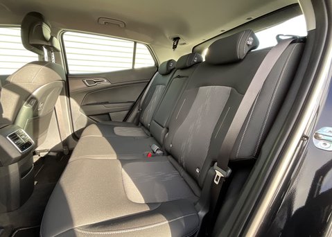 Kia Sportage 1.6 T-GDi HEV Pure 18