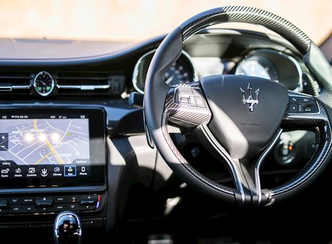 Maserati Quattroporte DV6 16