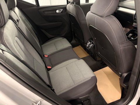 Volvo XC40 2.0 B3 MHEV Plus Dark DCT Auto Euro 6 (s/s) 5dr 7