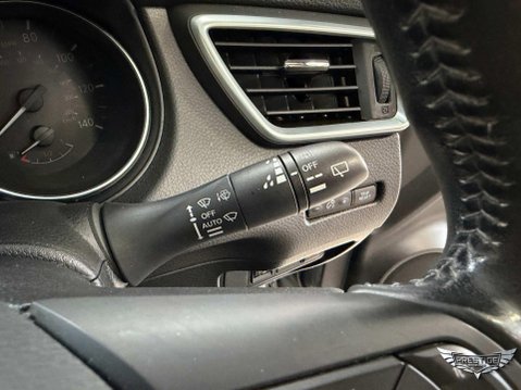 Nissan Qashqai 1.5 dCi N-Connecta Euro 6 (s/s) 5dr 56