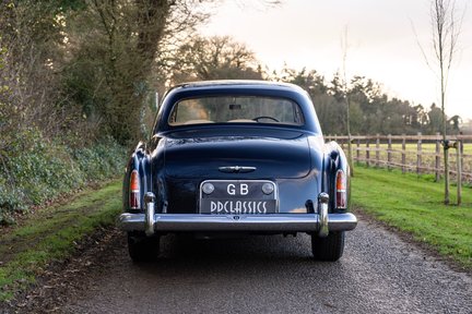 Bentley S1 Continental Flying Spur 4-Light 6