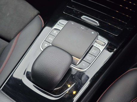 Mercedes-Benz A Class 1.3 A200 AMG Line (Executive) Hatchback 5dr Petrol 7G-DCT Euro 6 (s/s) (163 18