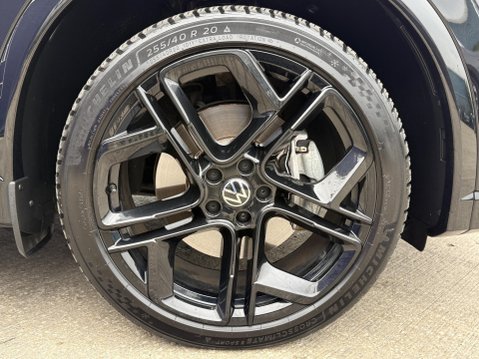 Volkswagen Tiguan 1.5 TSI eHybrid 19.7kWh R-Line SUV 5dr Petrol Plug-in Hybrid DSG Euro 6 (s/ 14