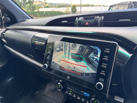 Toyota Hilux INVINCIBLE X 4WD D-4D DCB 31