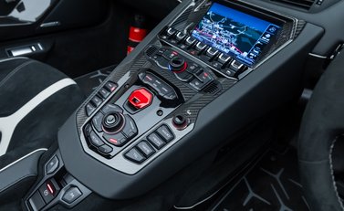 Lamborghini Aventador SVJ LP 770-4 ROADSTER 24