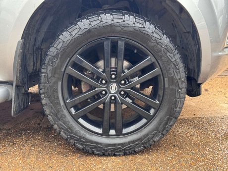 Nissan Navara 2.3 Navara Tekna dCi 4WD 5dr 58