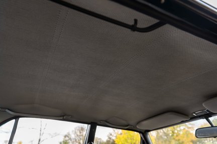 Mercedes-Benz S 280 SE 3.5 Saloon 32