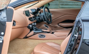 Aston Martin V8 Vantage 13