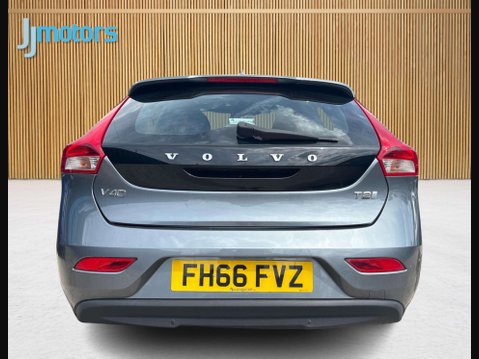 Volvo V40 1.5 T2 Inscription Hatchback 5dr Petrol Auto Euro 6 (s/s) (122 ps) 10