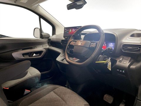 Vauxhall Combo Life 52kWh Ultimate MPV 5dr Electric Auto (7.4kW Charger) (136 ps) Cruise Contr 12