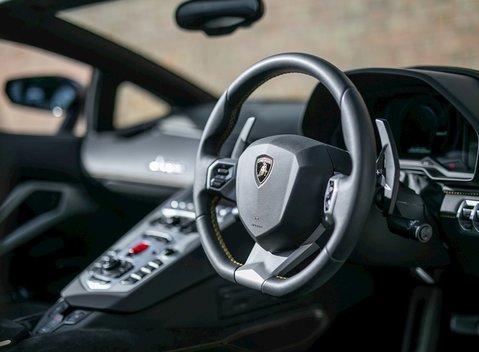 Lamborghini Aventador S LP740-4 Roadster 13