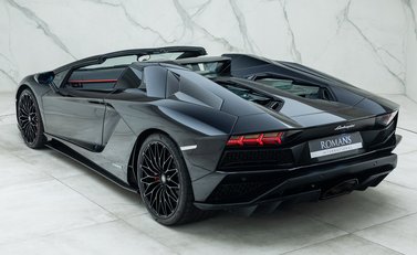 Lamborghini Aventador S LP 740-4 Roadster 12