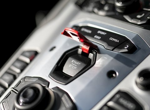 Lamborghini Aventador S LP740-4 Roadster 21