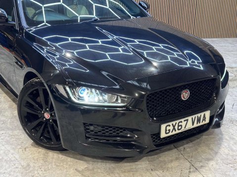 Jaguar XE 2.0 XE R-Sport D Auto 4dr 10