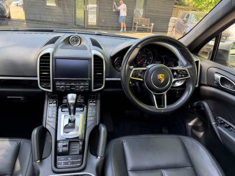 Porsche Cayenne D V6 TIPTRONIC S 52