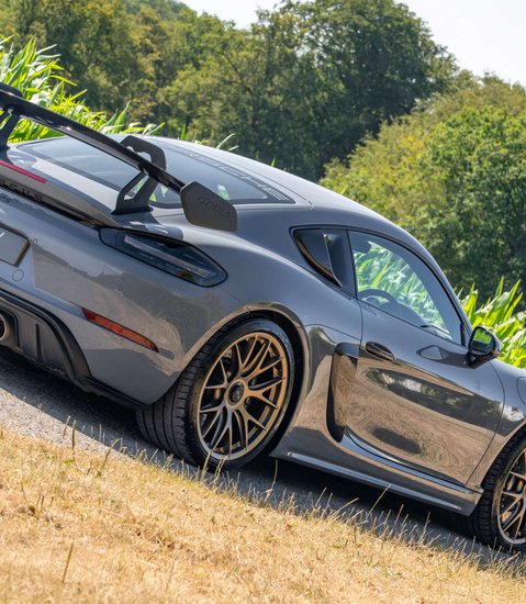 Porsche 718 Cayman GT4 RS 1