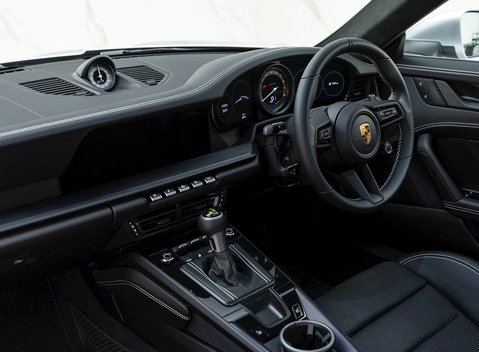 Porsche 911 (992) GT3 Touring 12