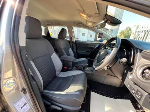 Toyota Auris VVT-I ICON TECH TOURING SPORTS 31