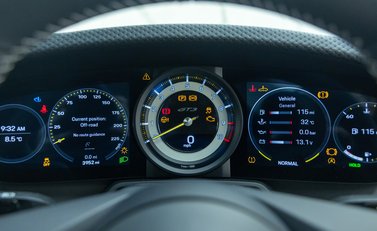 Porsche 911 GT3 TOURING (992) 19