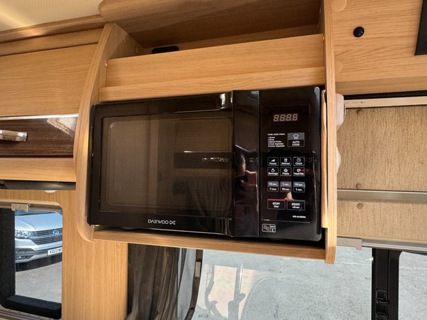 Auto-Sleepers Kingham 2 Berth|2 Belts|French Bed|Shower|Toilet|Wifi Capability|Vanlux 12