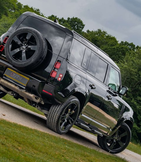 Land Rover Defender P400e XS Edition 1