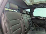 Volkswagen Touareg 3.0 Touareg V6 R-Line+ TDI BlueMotion Technology Auto 4WD 5dr 41