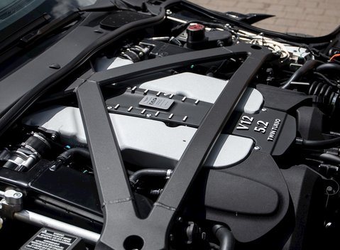 Aston Martin DBS Superleggera 30