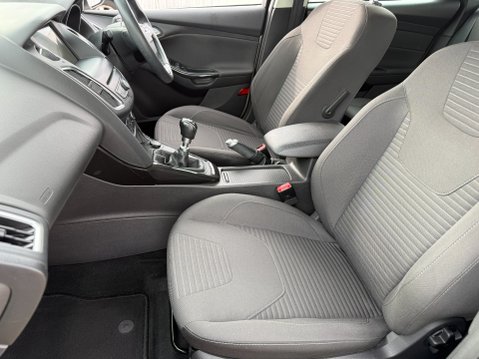Ford Focus TITANIUM WITH NAV 39