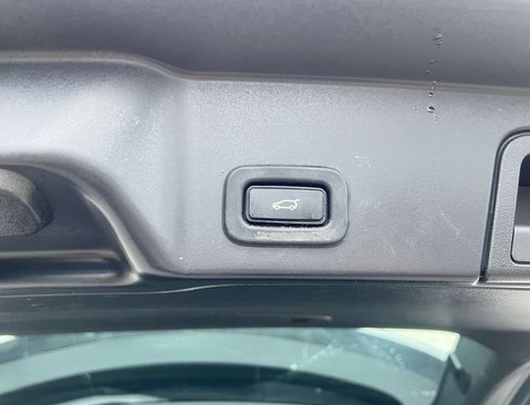 Land Rover Range Rover Evoque 1.5 Range Rover Evoque R-Dynamic SE P300e Auto 4WD 5dr 58