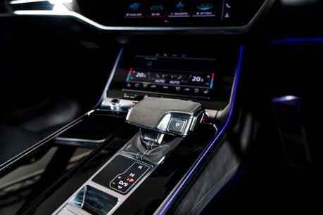 Audi RS6 Avant QUATTRO CARBON BLACK. VAT Q. WARRANTY. HEATED & COOLED SEATS. B & O. 36