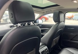 Jaguar XE 2.0 D PORTFOLIO AUTO 33