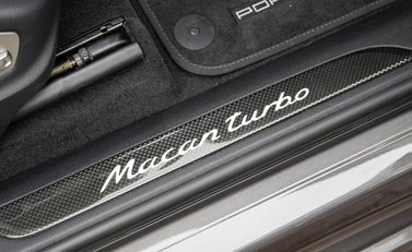 Porsche Macan Turbo 23