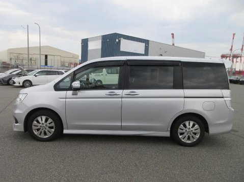 Honda Stepwagon Z RK5 + 8 SEATS 6
