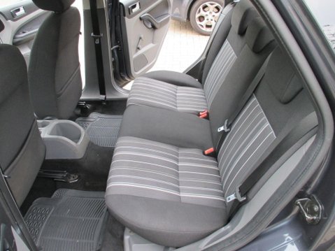 Ford Focus 1.6 Style 5dr 29
