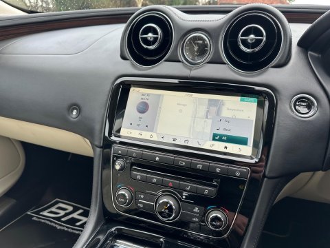 Jaguar XJ 3.0d V6 Portfolio Saloon 4dr Diesel Auto Euro 6 (s/s) (300 ps) 22