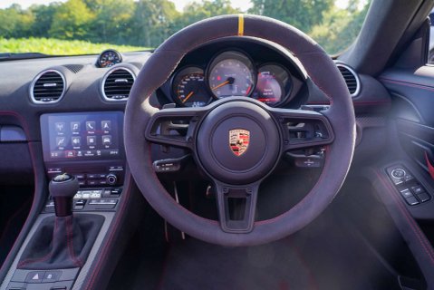 Porsche 718 Spyder RS 11