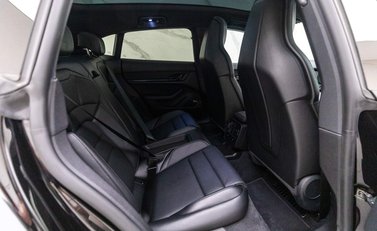 Porsche Taycan 4 CROSS TURISMO 10