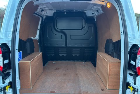 Ford Transit Courier Base Ecoboost 100 ps with Air Con / Rear Sensors 14