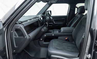 Land Rover Defender 110 V8 14