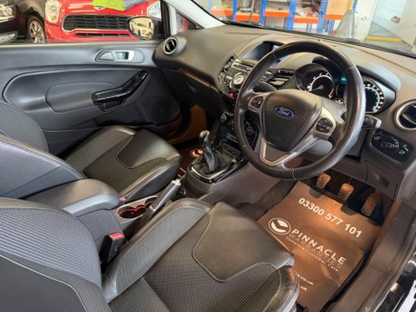 Ford Fiesta 1.0T EcoBoost Titanium X Euro 5 (s/s) 3dr 30
