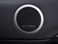 Land Rover Discovery 3.0 Discovery R-Dynamic SE D MHEV Auto 4WD 5dr 28