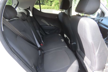 Hyundai i10 1.0 Play Hatchback 5dr Petrol Manual Euro 6 (67 ps) 9