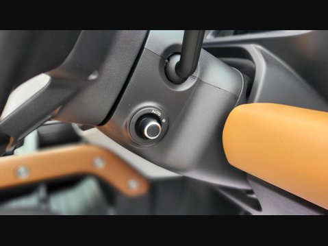 Land Rover Defender X-DYNAMIC HSE MHEV 54