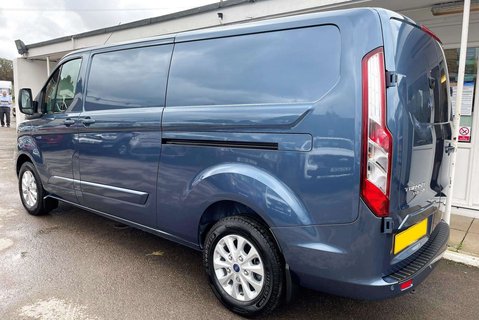 Ford Transit Custom 300 L2 170 ps Limited Panel Van - Power Invertor 6